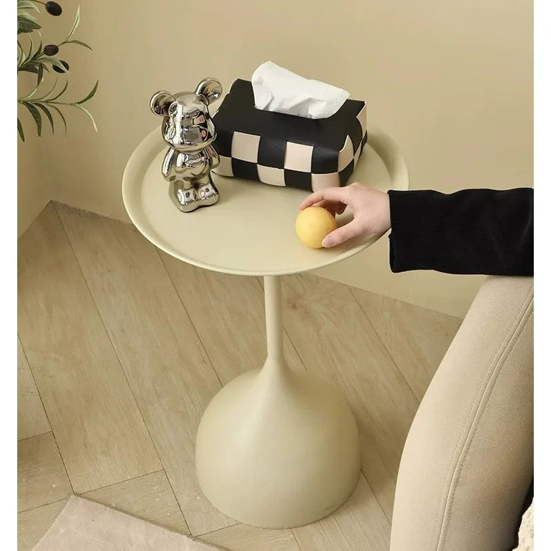 שולחן צד פיסולי עם בסיס פעמון | דגם Bell Pedestal Table