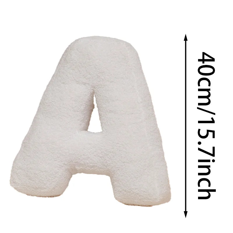 כרית אות דקורטיבית מבד בוקלה | דגם Letter Bouclé Cushion