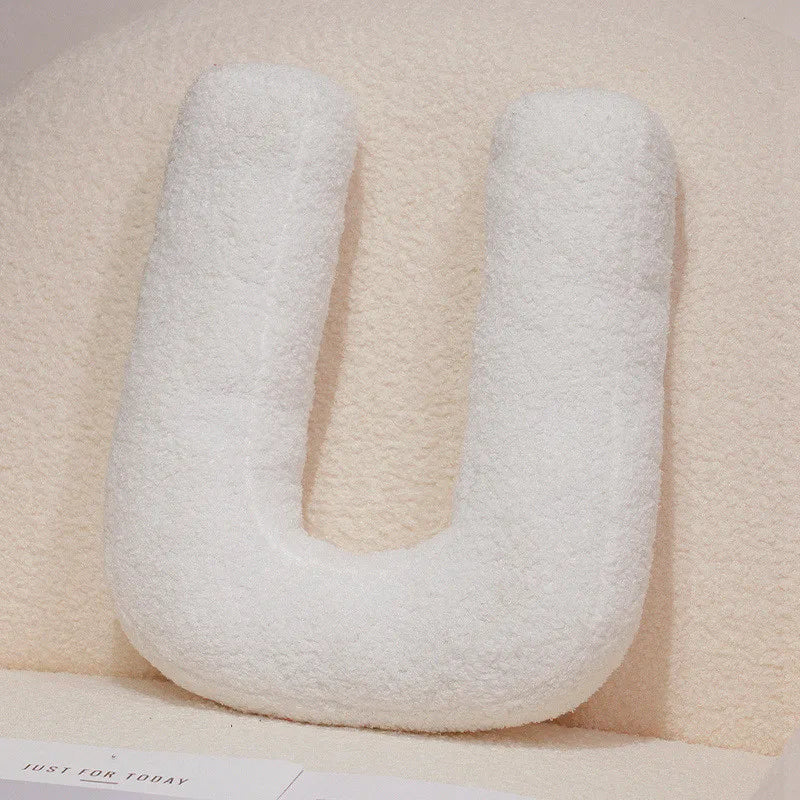 כרית אות דקורטיבית מבד בוקלה | דגם Letter Bouclé Cushion