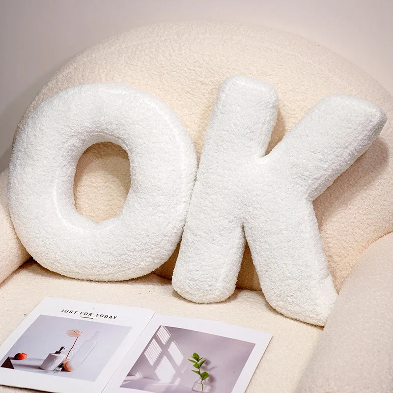 כרית אות דקורטיבית מבד בוקלה | דגם Letter Bouclé Cushion