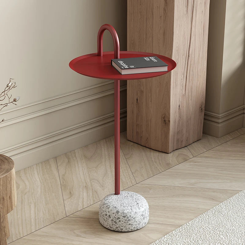 שולחן צד פיסולי עם בסיס טראצו | דגם Terrazzo Loop Table