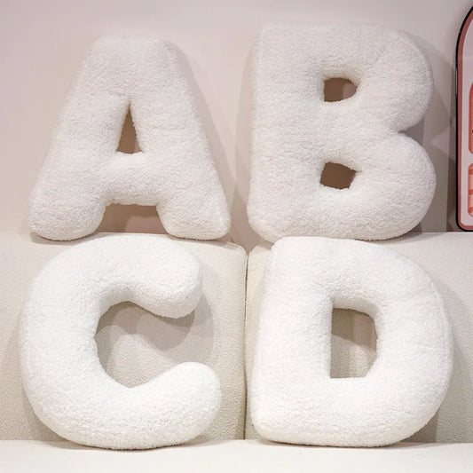 כרית אות דקורטיבית מבד בוקלה | דגם Letter Bouclé Cushion