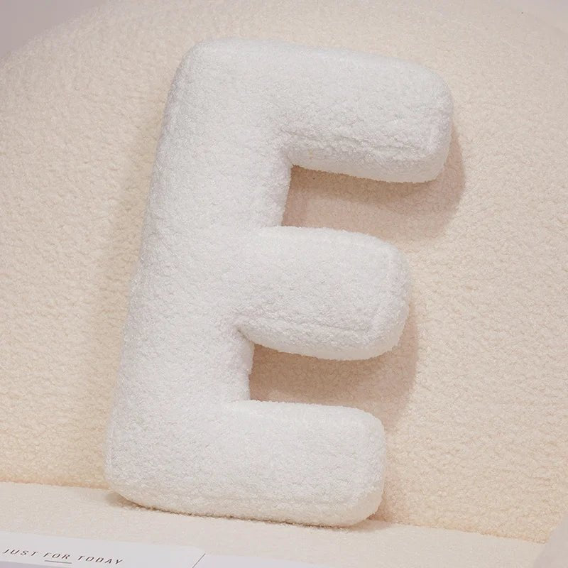 כרית אות דקורטיבית מבד בוקלה | דגם Letter Bouclé Cushion - My Store