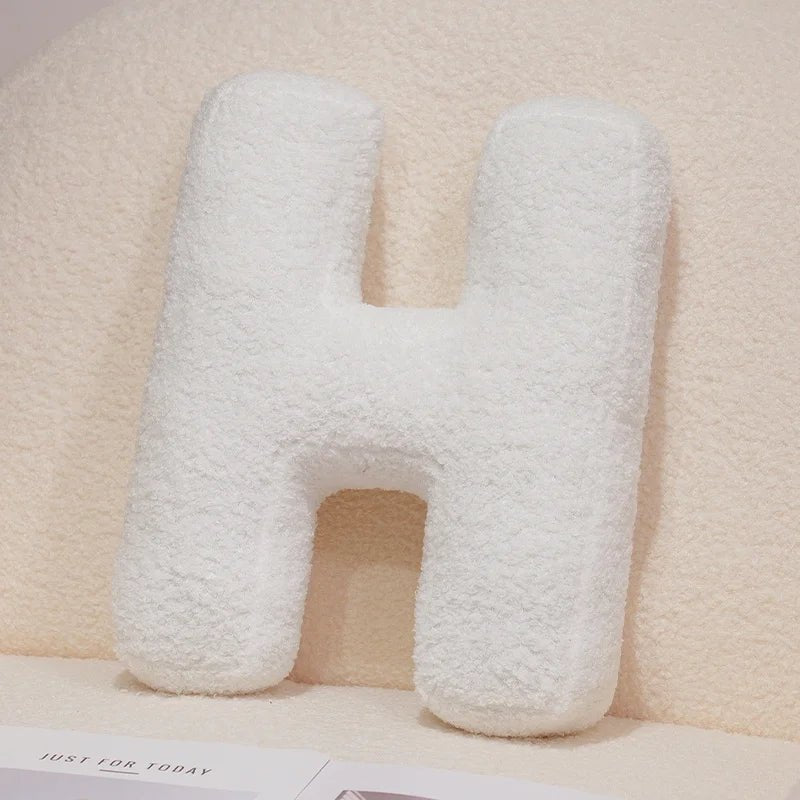 כרית אות דקורטיבית מבד בוקלה | דגם Letter Bouclé Cushion - My Store