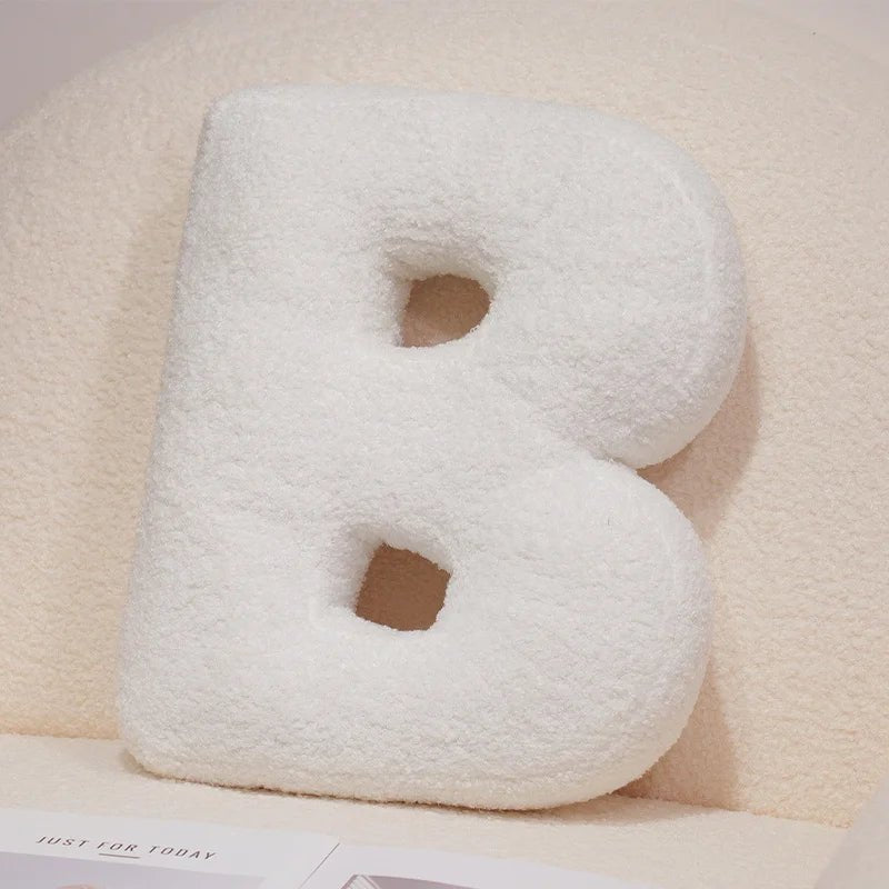 כרית אות דקורטיבית מבד בוקלה | דגם Letter Bouclé Cushion - My Store