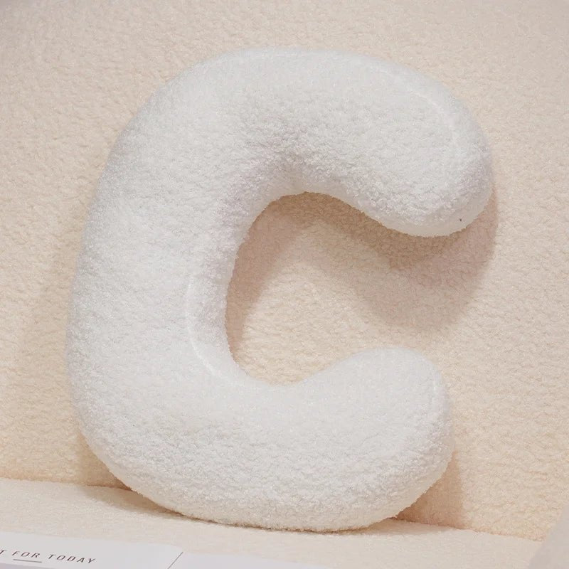 כרית אות דקורטיבית מבד בוקלה | דגם Letter Bouclé Cushion - My Store
