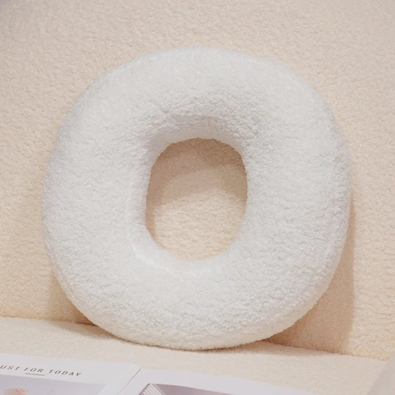 כרית אות דקורטיבית מבד בוקלה | דגם Letter Bouclé Cushion - My Store