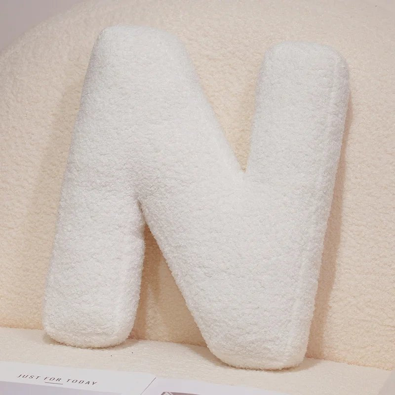כרית אות דקורטיבית מבד בוקלה | דגם Letter Bouclé Cushion - My Store