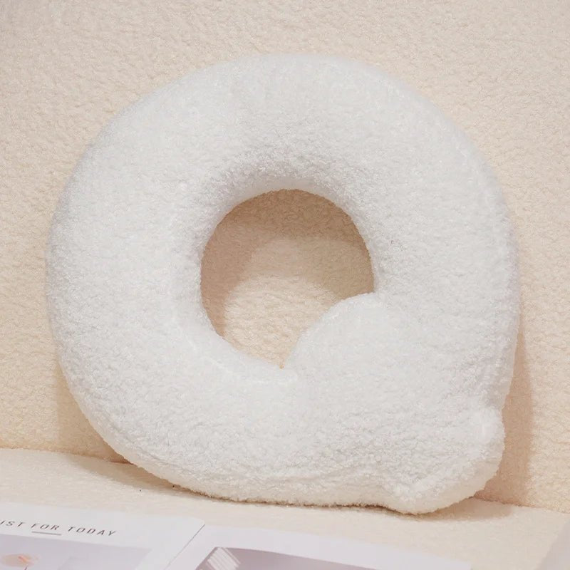 כרית אות דקורטיבית מבד בוקלה | דגם Letter Bouclé Cushion - My Store