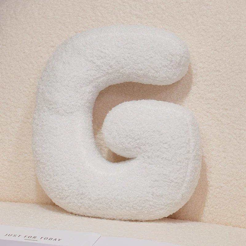 כרית אות דקורטיבית מבד בוקלה | דגם Letter Bouclé Cushion - My Store