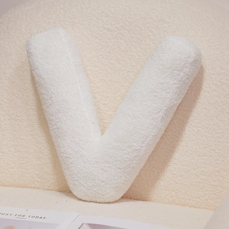 כרית אות דקורטיבית מבד בוקלה | דגם Letter Bouclé Cushion - My Store