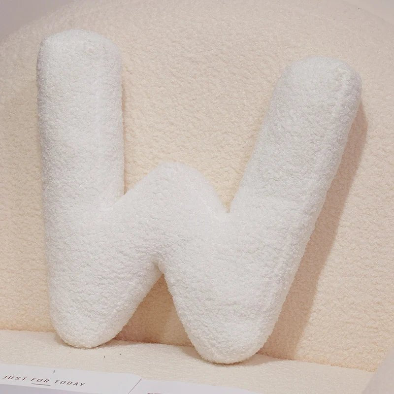 כרית אות דקורטיבית מבד בוקלה | דגם Letter Bouclé Cushion - My Store