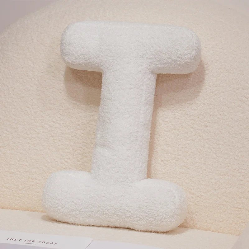 כרית אות דקורטיבית מבד בוקלה | דגם Letter Bouclé Cushion - My Store