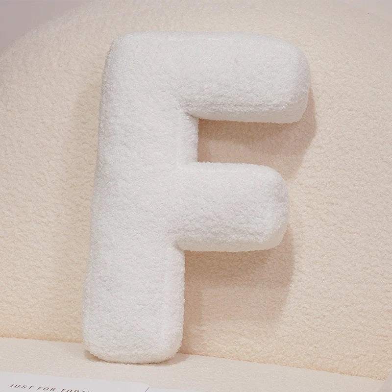 כרית אות דקורטיבית מבד בוקלה | דגם Letter Bouclé Cushion - My Store
